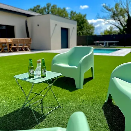 La Charmesienne - Modern With Pool