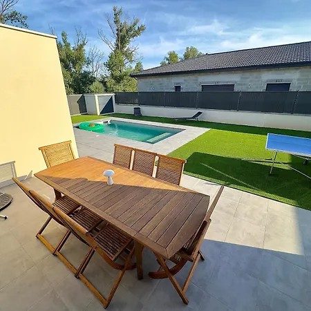 La Charmesienne - Modern With Pool *