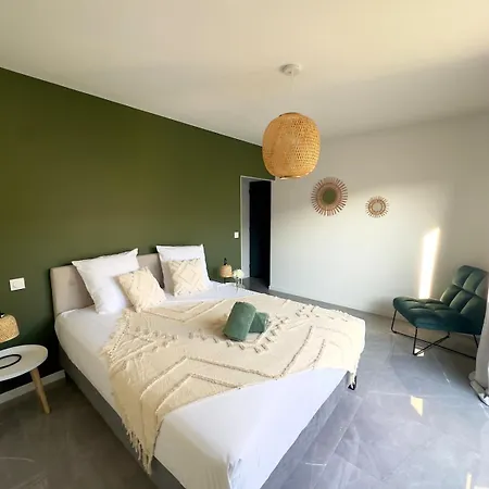 La Charmesienne - Modern With Pool Villa