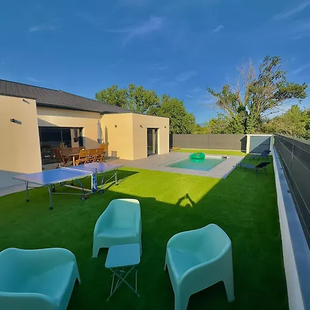 La Charmesienne - Modern With Pool *