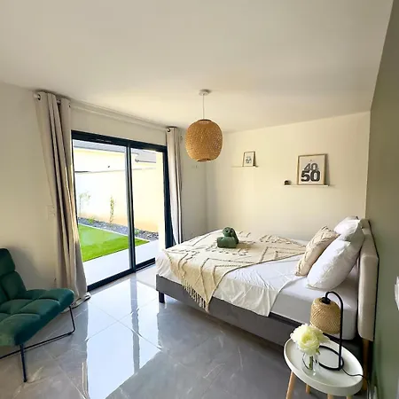 La Charmesienne - Modern With Pool