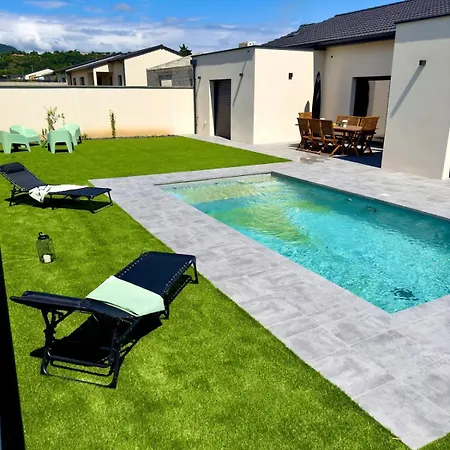 La Charmesienne - Modern With Pool Villa